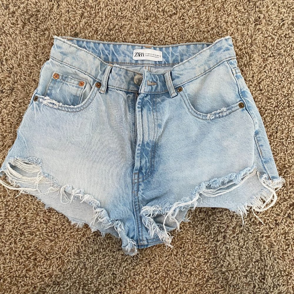 Zara Light washed jean shorts size 2